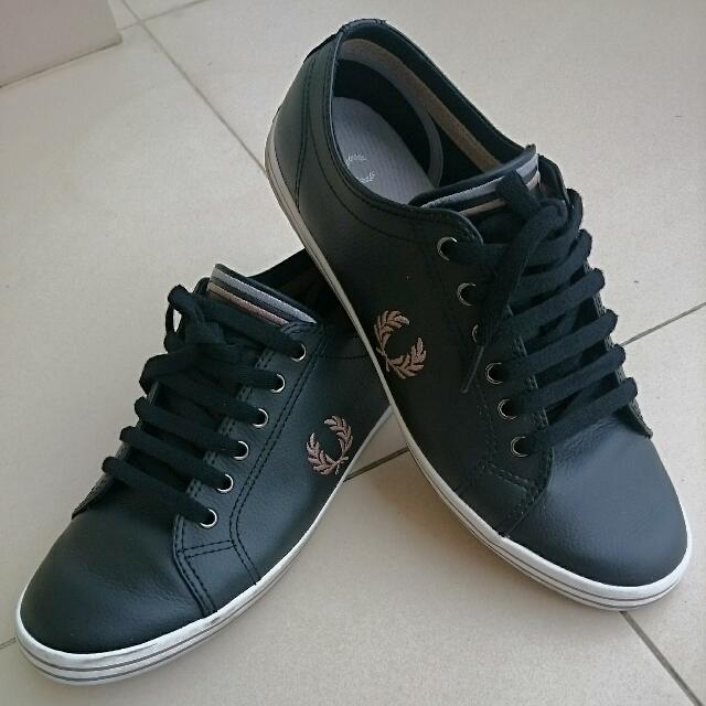 Fred perry black plimsolls new arrivals