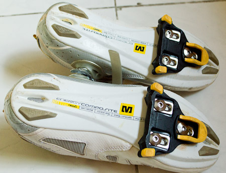 Mavic Cycling Shoes with Pedal Cleats 1 pair Sports Equipment