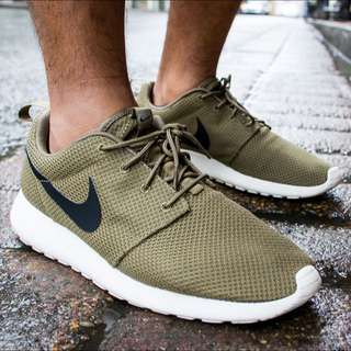 Nike Roshe Run in Army Green