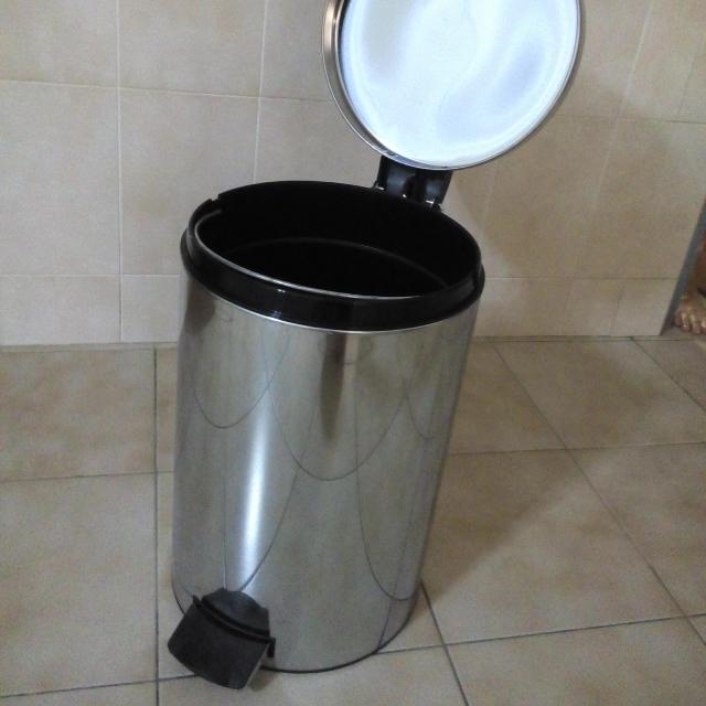 Brabantia Dustbin 20.3litres, Furniture & Home Living, Cleaning