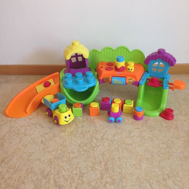 Fisher Price Stack n Surprise Blocks Songs Smiles Sillytown