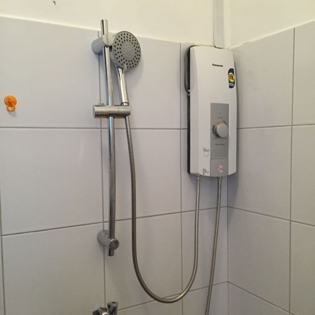 Electric Water Heater And Shower Head Set, Furniture & Home Living,  Bathroom & Kitchen Fixtures on Carousell