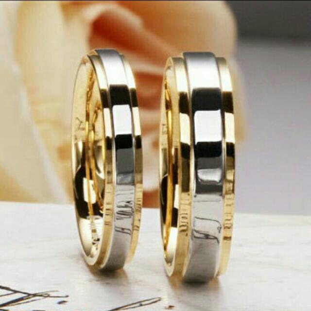 Gold plated stainless outlet steel ring