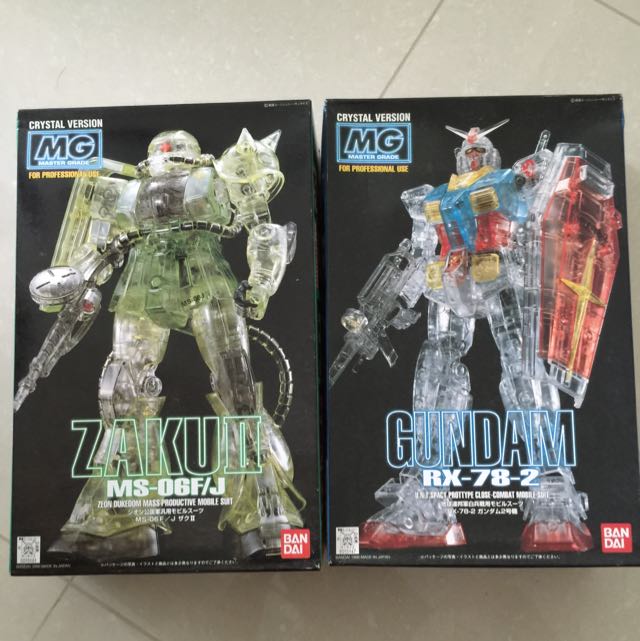 BANDAI Gundam RX-78-2 & Zaku-II MS-06F/J MG 1/100 Crystal Version