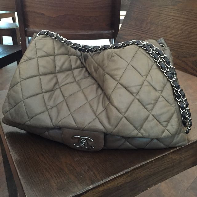 Authentic Chanel Jumbo Army Green Distressed Lambskin SHW Shoulder Bag,  Luxury, Bags & Wallets on Carousell