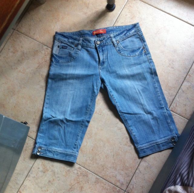 womens 3 quarter jeans