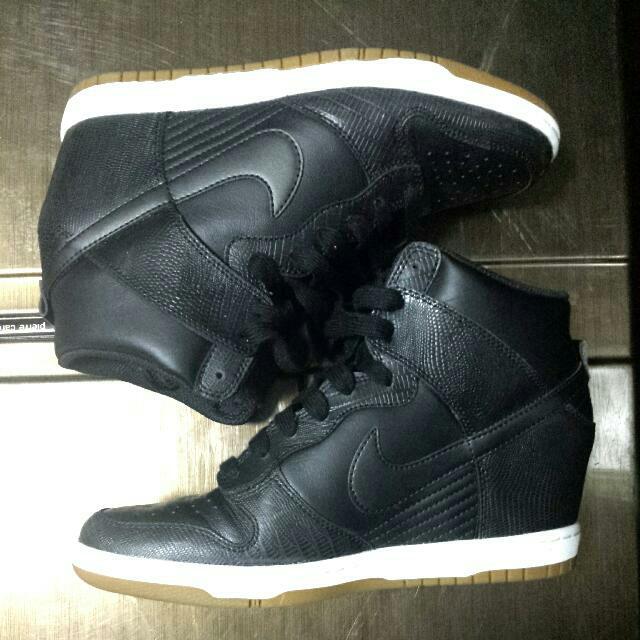 nike womens dunk sky hi essential