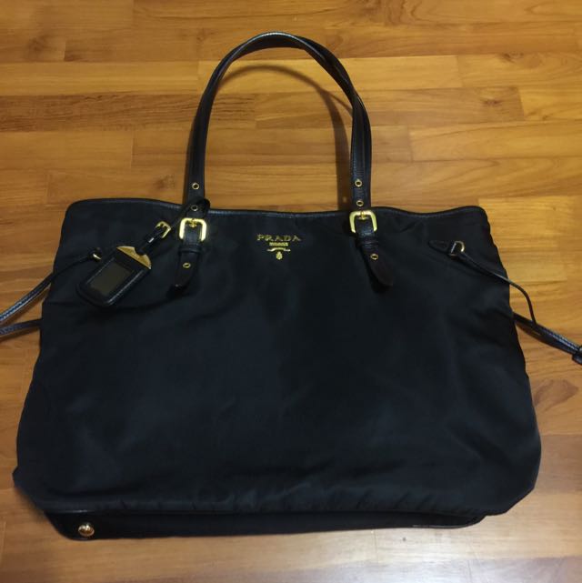 Prada tessuto saffiano deals nero price