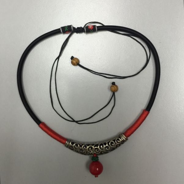 Chocker (Category: Necklaces) located in Singapore. Submitted by nts (Listing ID 19892466, Image 2). Description: Hand made chocker Length adjustable Free postage in S'pore.