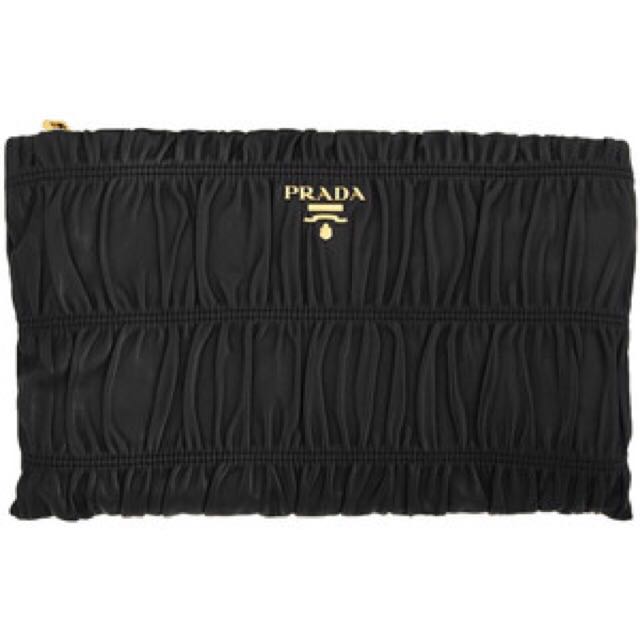 Prada nappa on sale gaufre clutch