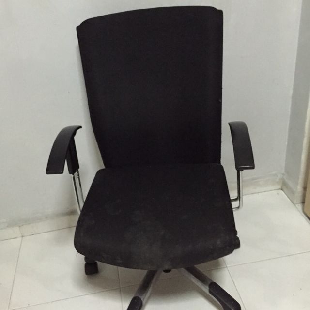 Desk chair, Black, Furniture & Home Living, Furniture, Chairs on Carousell