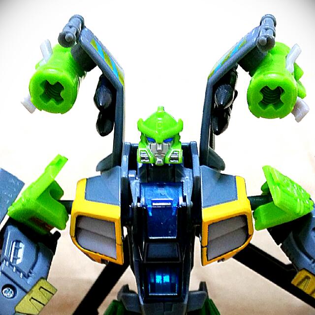 Transformers Generations Springer (Category: Toy Figures) located in Singapore. Submitted by toywerks (Listing ID 20003727, Image 1). Description: .