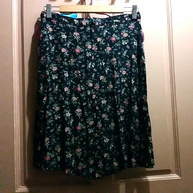 Vintage Midi Floral Skirt, Women's Fashion, Bottoms, Skirts on Carousell