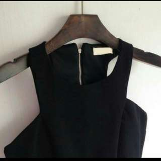 Black Cut In Crop Top
