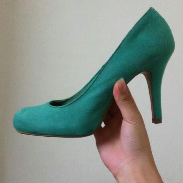 emerald green pumps