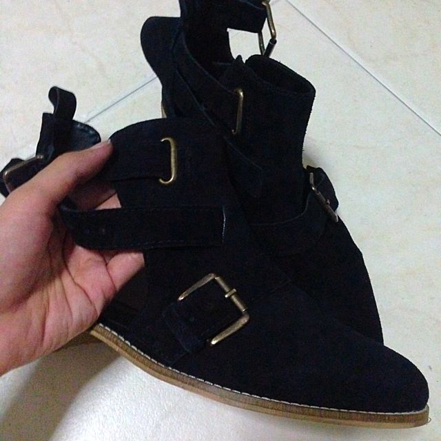 Cut out 2025 suede ankle boots