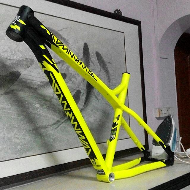 Hardtail commencal 2025
