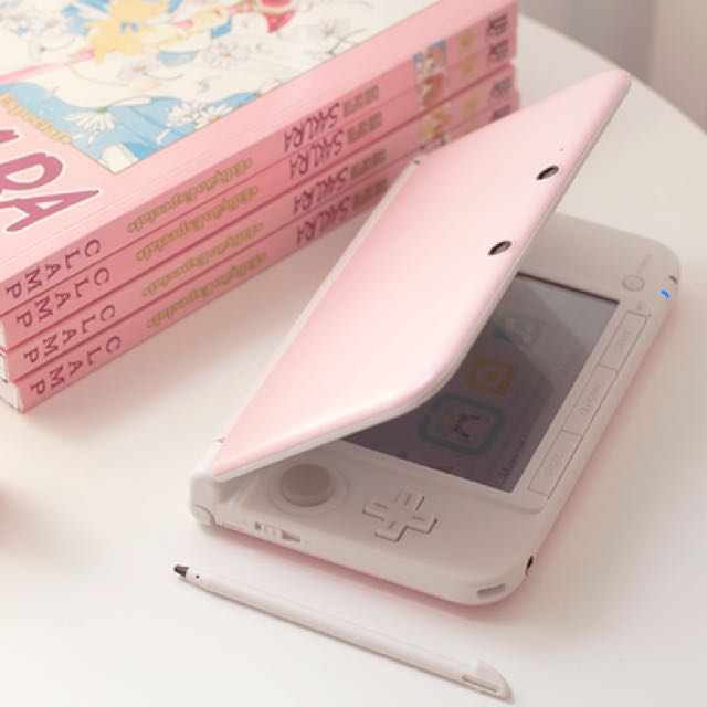 nintendo 3ds pink and white