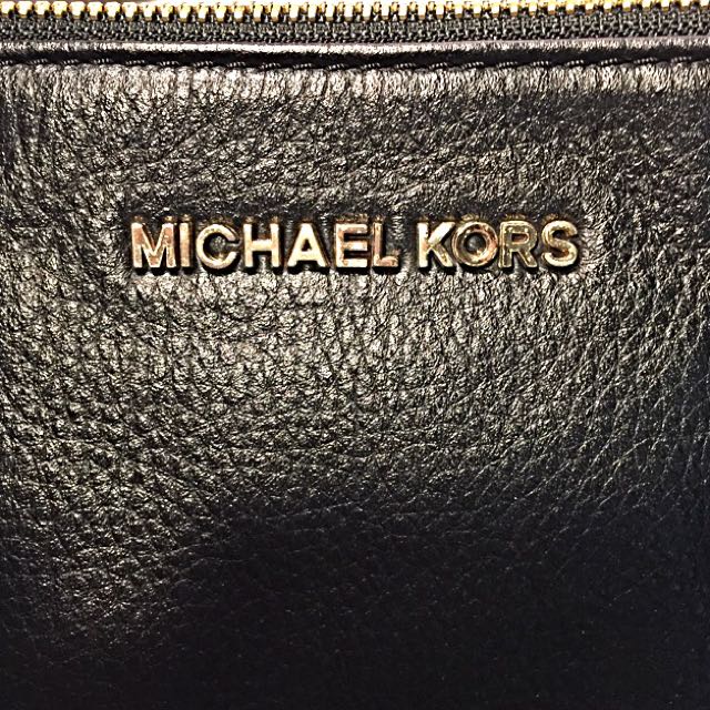 Authentic Michael Kors Bedford Gusset Crossbody Bag, Luxury on Carousell