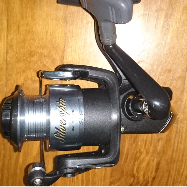Daiwa Silverspin 2500 spinning reel, Sports Equipment, Fishing on Carousell