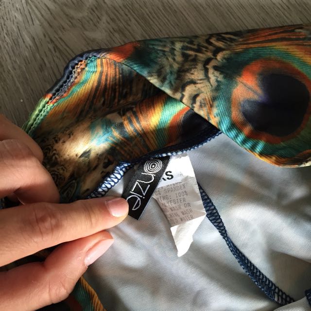 Onzie Peacock print Leggings. size XS. Women s Fashion