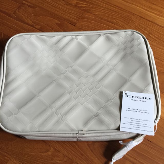 Burberry fragrances travel organizer store