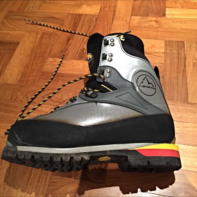Double best sale mountaineering boots
