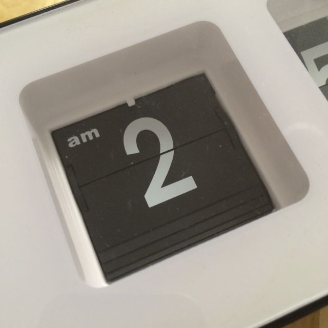 Retro Clock (Category: Clocks) located in Singapore. Submitted by krite (Listing ID 21094699, Image 2). Description: .