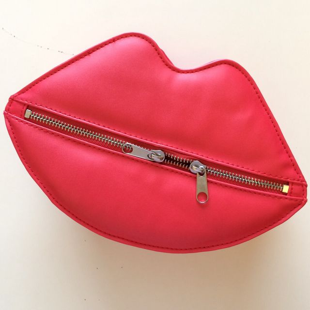 Lips bag h&m sales