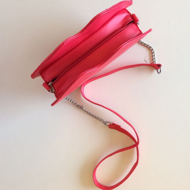 Reserved OIP H M Red Lips Shoulder Bag