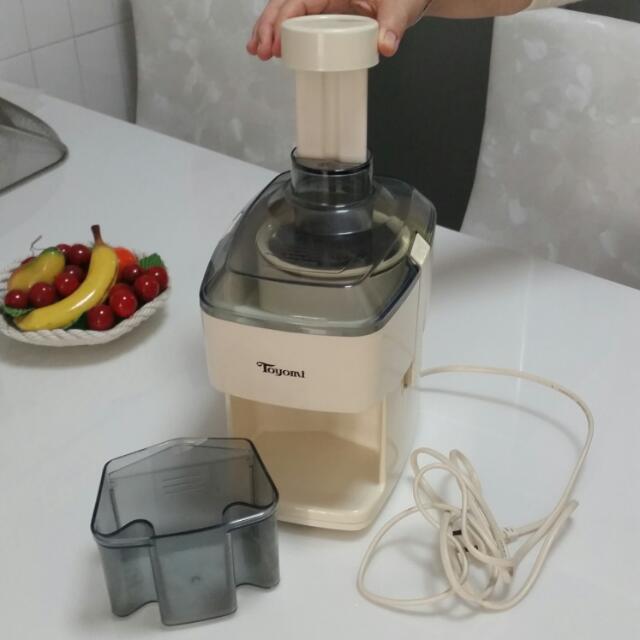 Juice Extractor (Category: Juicers, Blenders & Grinders) located in Singapore. Submitted by ms.hikari (Listing ID 21197000, Image 2). Description: .