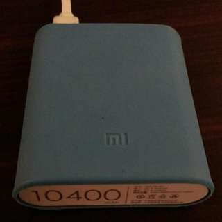 (保留)含運降價!!(藍色附保護套)仿小米行動電源