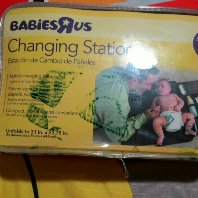 babies r us changing station