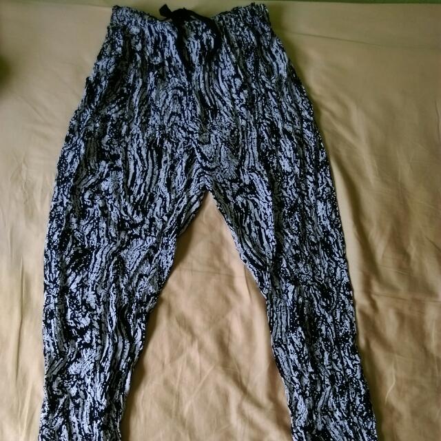 Printed Drawstring Pants (Category: Other Bottoms) located in Singapore. Submitted by blue-almonds (Listing ID 21500621, Image 2). Description: .