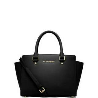 Michael Kors
Selma Saffiano Leather Medium Satchel