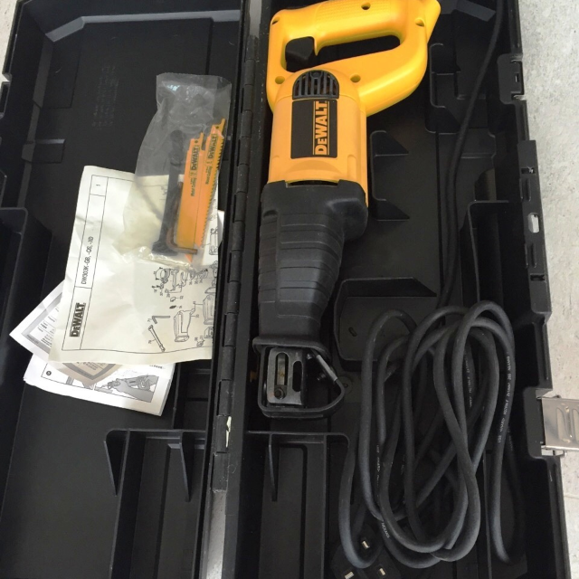 DeWalt DW303 Reciprocating Saw, Furniture & Home Living, Bathroom