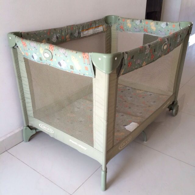 Graco safari pack n hot sale play