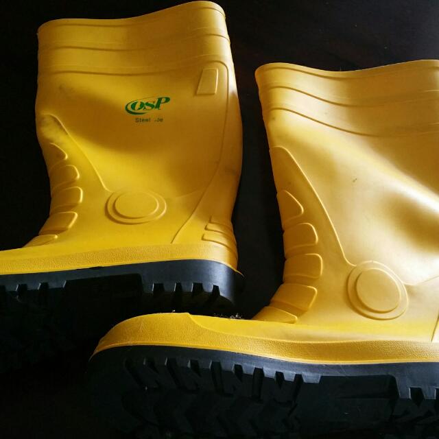 Yellow Wellington Boots aka Phua Chu 