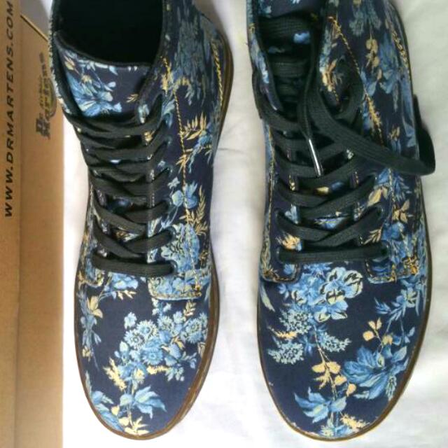 Dr martens hackney floral hot sale