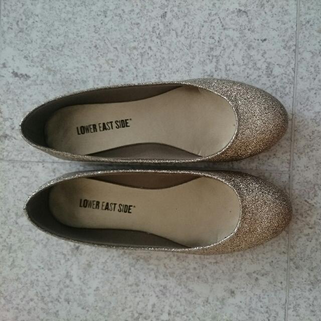 Gold on sale flats payless