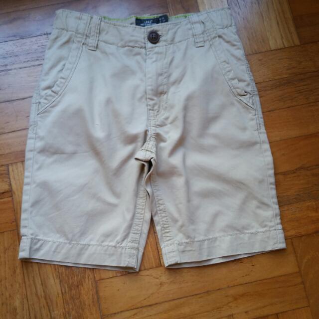 White shorts top h and m