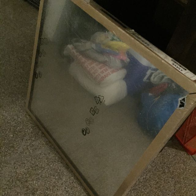 markerad ikea mirror