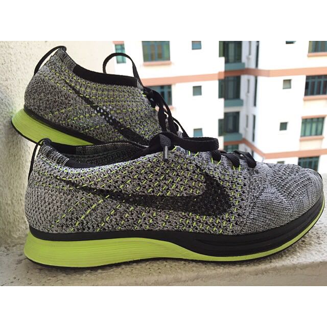 nike flyknit racer oreo volt