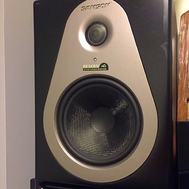 Samson.. Active Studio Monitors Resolved A6... 9/10, Mobile Phones
