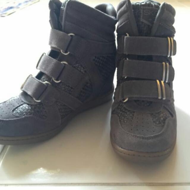 skechers wedge shoes