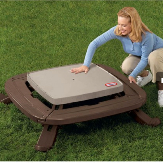 Little Tikes Fold 'n Store Picnic Table With market umbrella, Babies