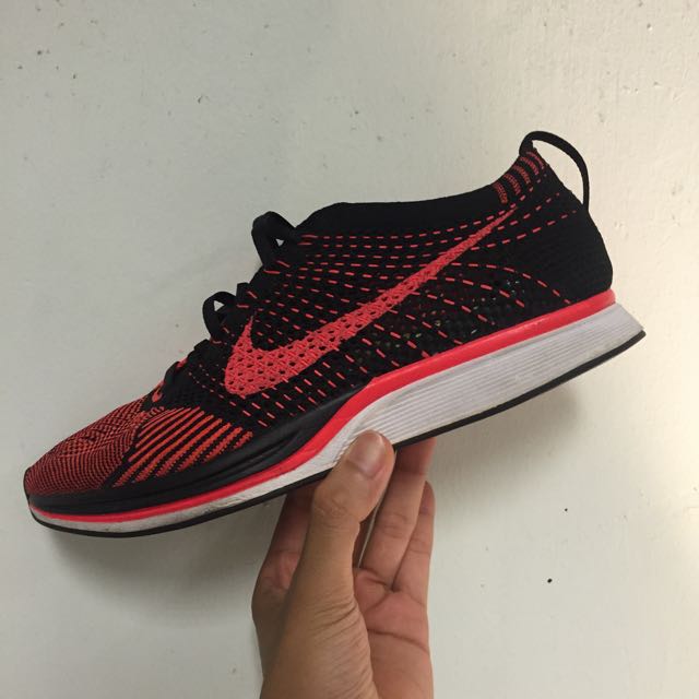 Red nike discount flyknit men's