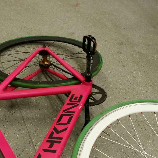 Pink 2025 throne fixie