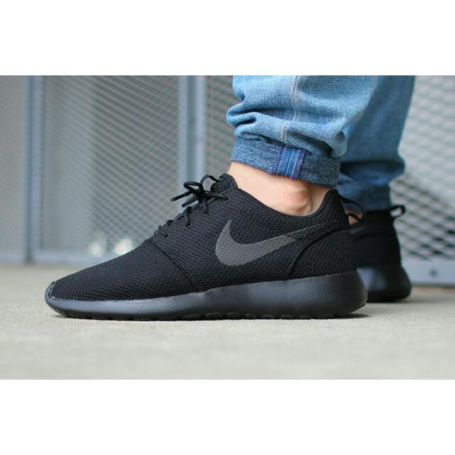 roshe one triple black