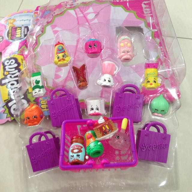 Shopkins S2 14 Pcs Pamela Pancake Baby Puff Reserved Toys Games On Carousell There is a slice of whipped cream on her head. carousell